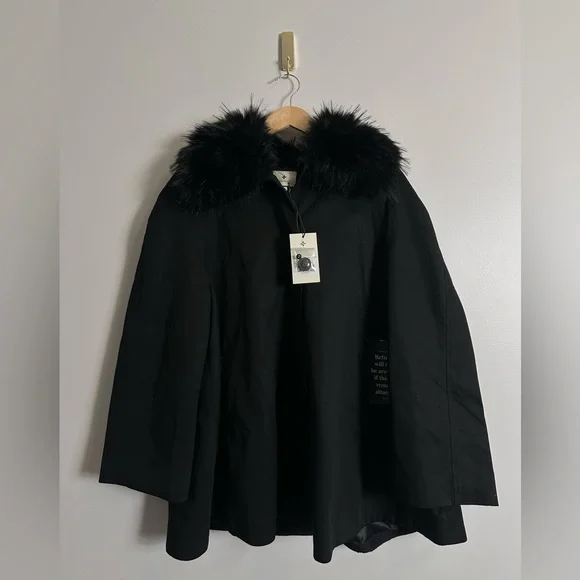 TUCKERNUCK Fur Collar Cecile Swing Cape - Picture 7 of 12